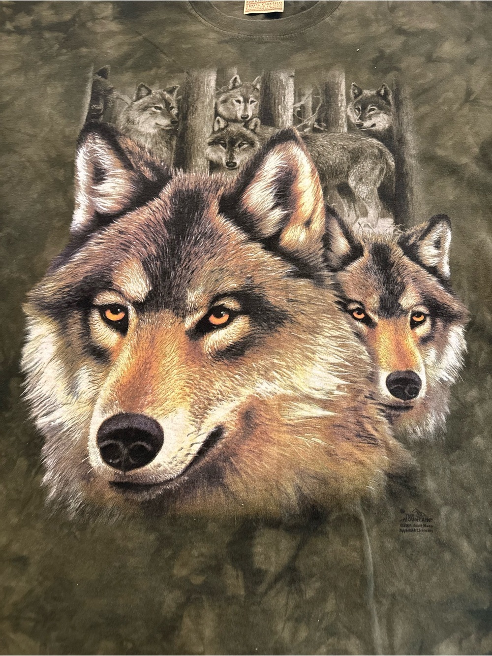 The Mountain Olive Green Crewneck T-Shirt Wolf Pack - Picture 2 of 4